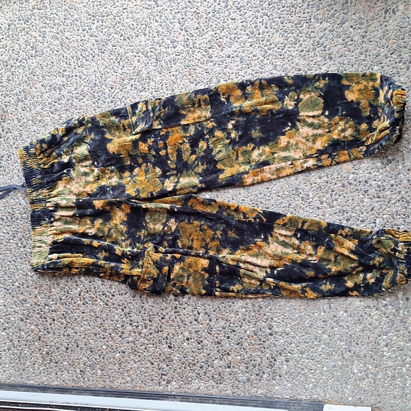 Urban Outfitters Penelope Velvet Joggers Black Green Orange Gold XS Cozy Chic - Picture 4 of 12